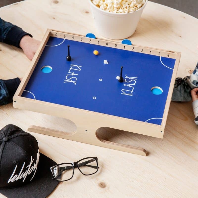 Ganha o KLASK! Um jogo para todos em qualquer lugar!